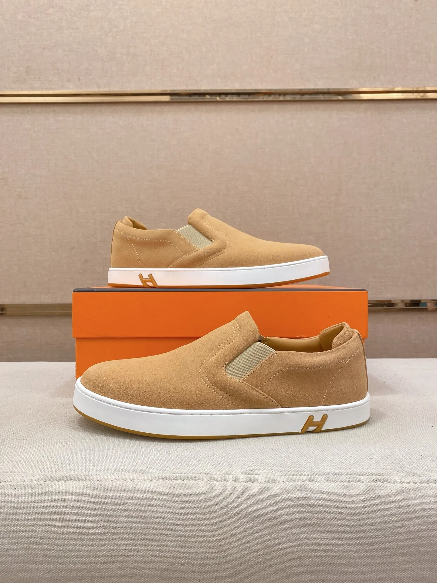 Men's clothing and shoes💰: 442💰《HERMES》【Classic original single version】Hermès; top 🔝purchase agent🔍🔍men's latest 🇺🇸 counter sales simultaneously, imported from Italy original ▲▲cowhide ▲▲ (high-end, nobility, class) ) Exquisite workmanship (Italian 🇮🇹 imported water-dyed 🐂 cowhide lining) sole: original sole provided by the original factory, ⚠️exclusive double-layer activity·TPR·rubber·combined molded outsole; super comfortable·wear-resistant·non-slip·environmental protection The real thing is more beautiful if you take the real thing (high quality, follow the order). You can enter and exit the counter at will * Number of yards: 38-44 (45 can be customized and cannot be returned or exchanged)